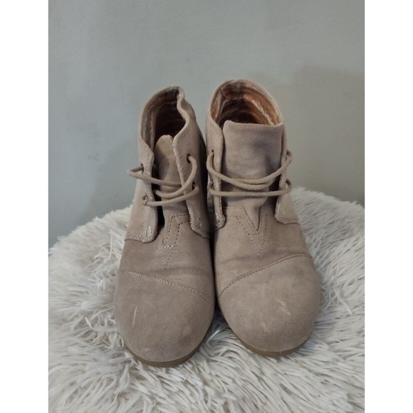 TOMS Wedge Booties Size 8 Womens Tan Suede Comfort Lace up Ankle Boot Leather - Picture 4 of 9